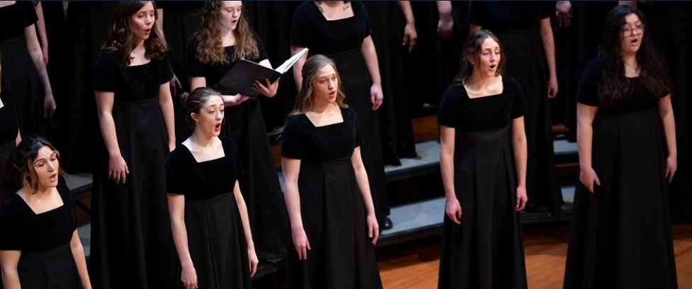 View of the choir singing.